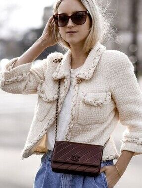 CHANEL CROSSBODY
